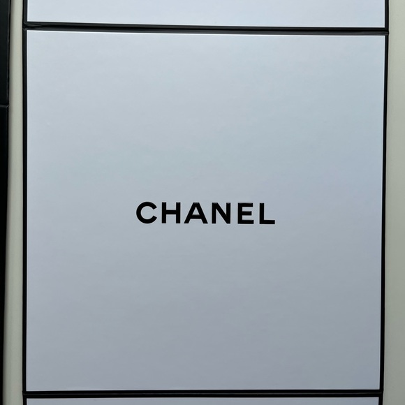 NEW Chanel Gift Box in Black & White for Handbags or Sunglasses and Jewelry - Picture 4 of 17